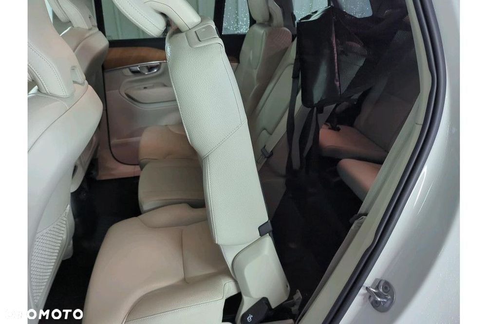 Volvo XC 90 - 7