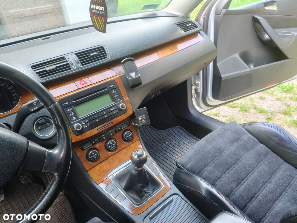Volkswagen Passat 1.9 TDI Highline - 20