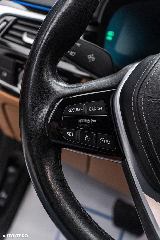 BMW Seria 5 530e Aut. Luxury Line - 21