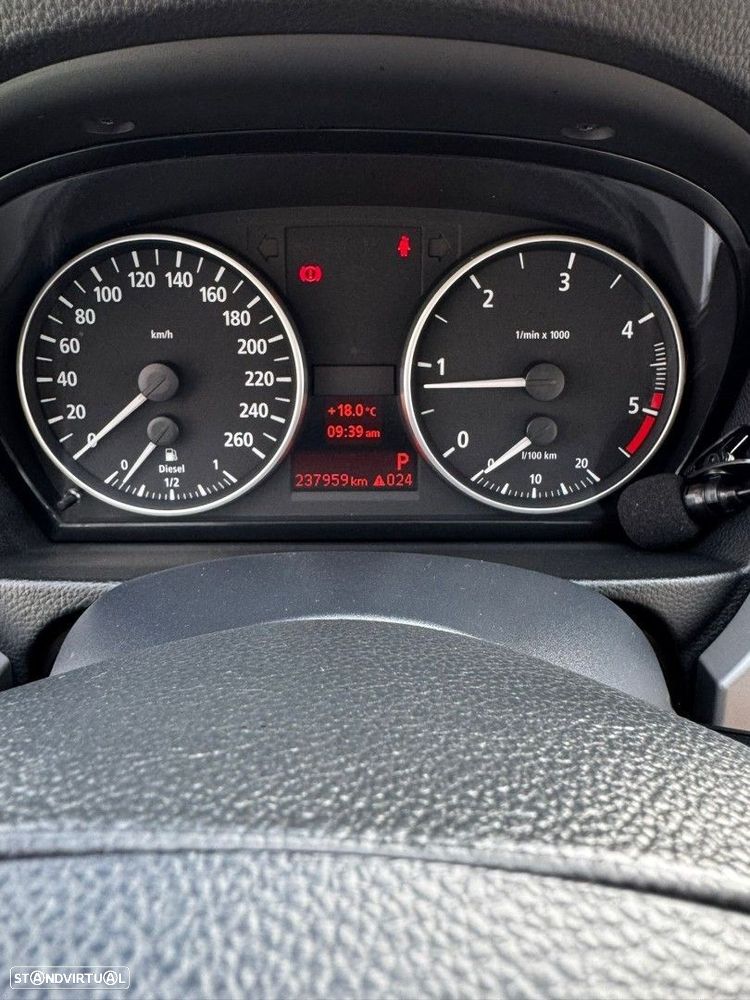 BMW 320 dA Exclusive - 22