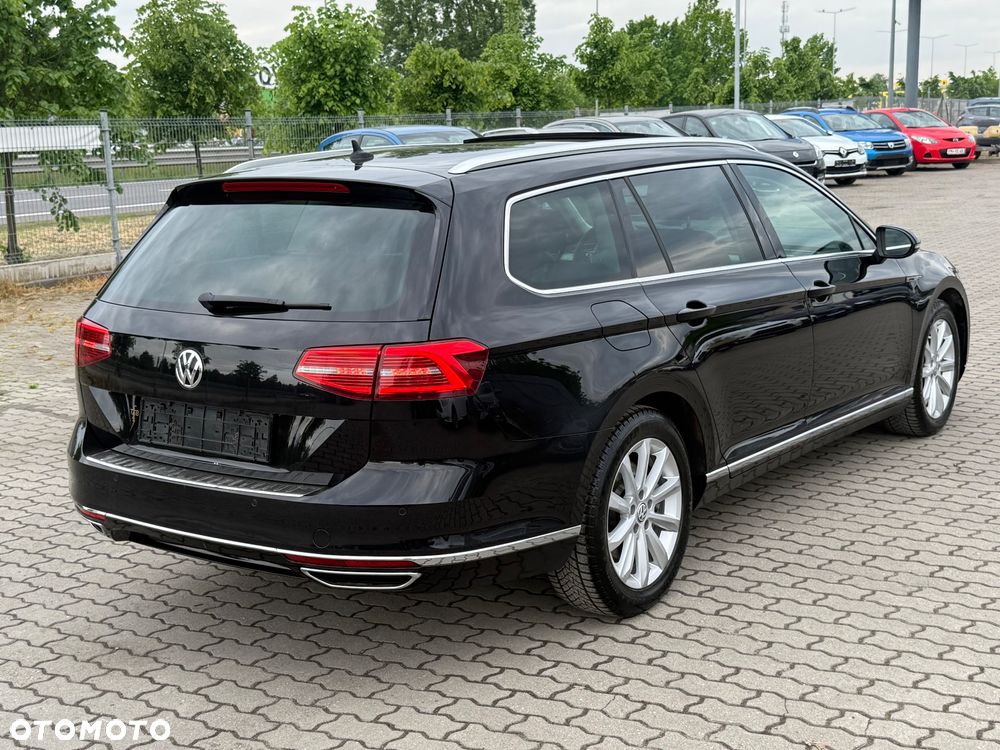 Volkswagen Passat 2.0 TDI SCR 4Motion DDG Highline - 17