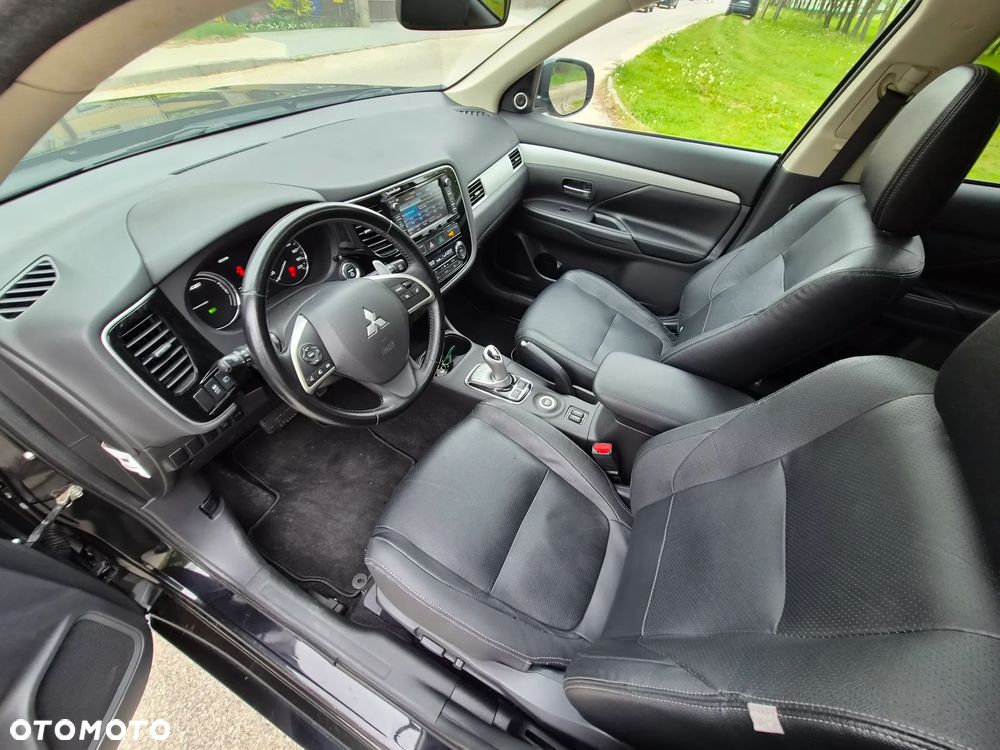 Mitsubishi Outlander - 24