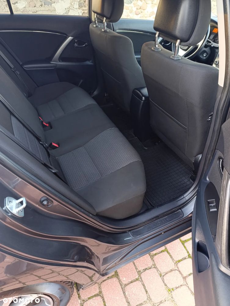 Toyota Avensis Combi 2.0 D-4D - 14