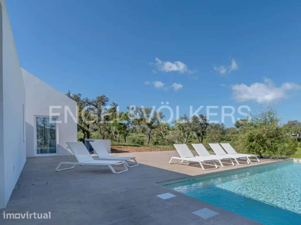 Villa com 3 quartos com vista lago - Grande imagem: 4/27