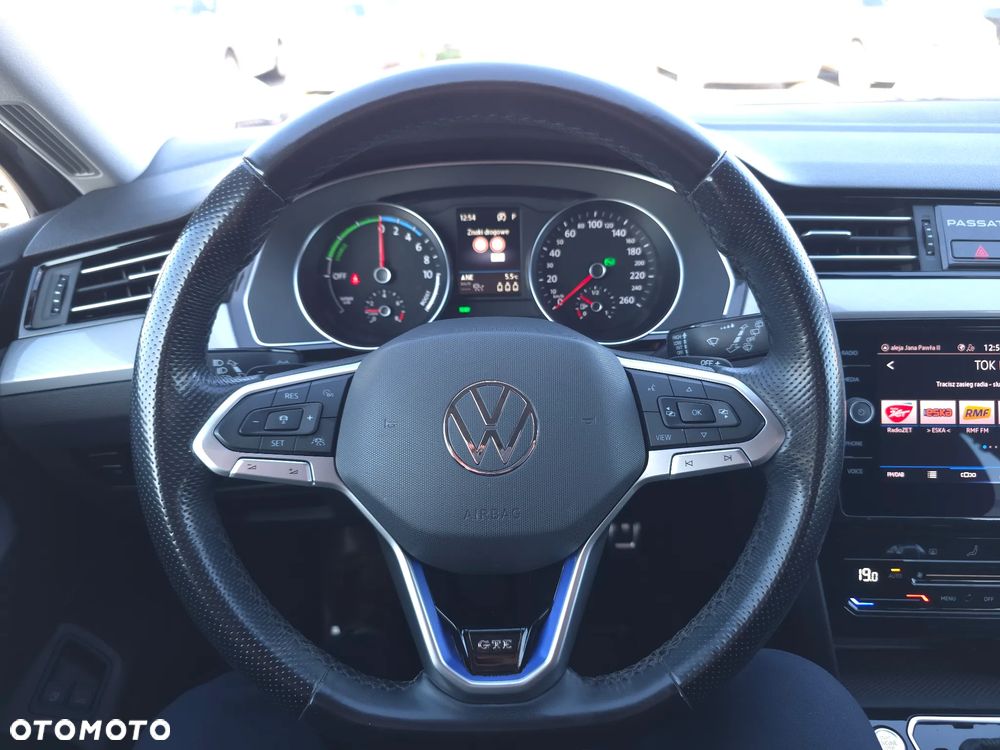 Volkswagen Passat - 16