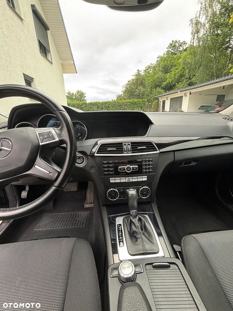 Mercedes-Benz Klasa C 180 CGI Automatik BlueEFFICIENCY Avantgarde - 17