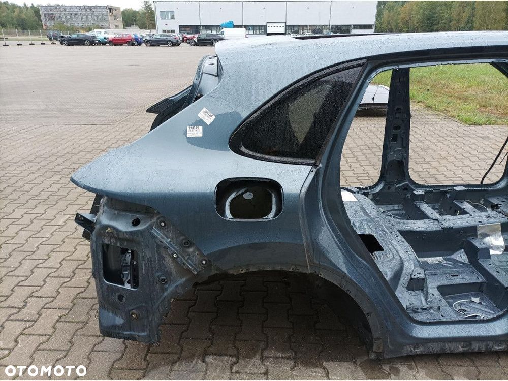 PORSCHE CAYENNE S III 9Y PAS TYLNY WANNA BŁOTNIKI LM5E - 5