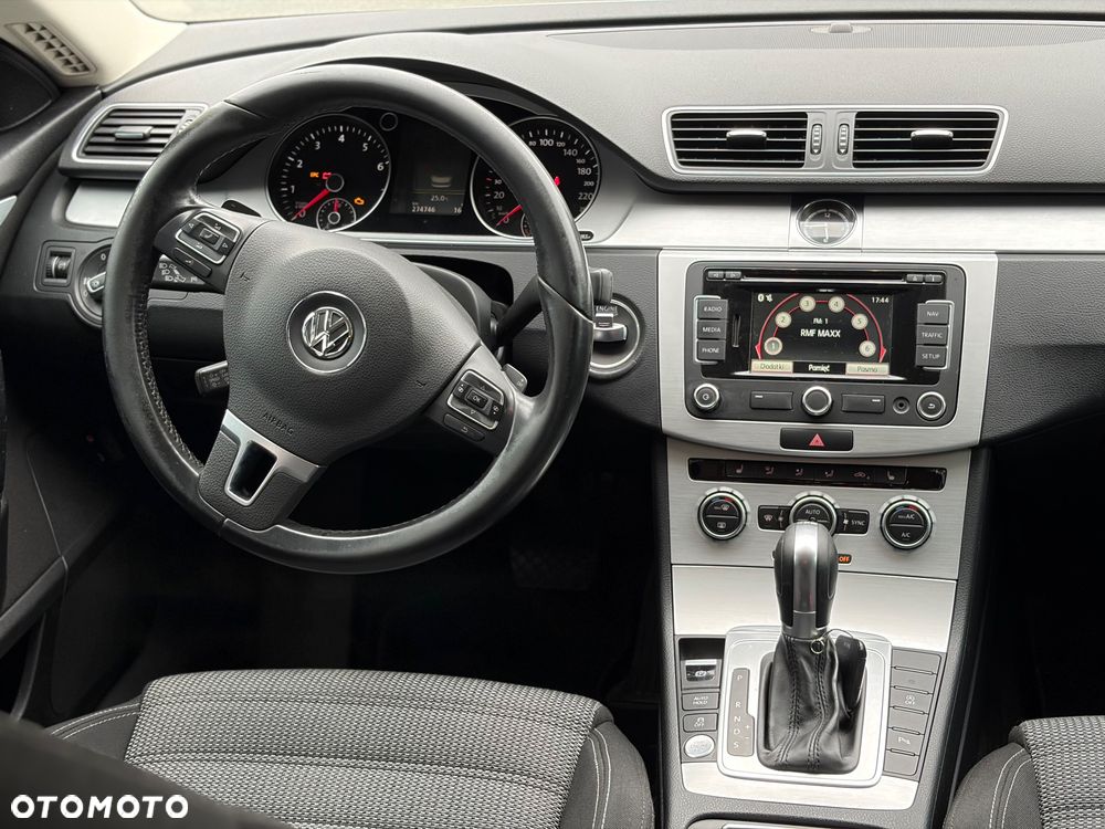 Volkswagen Passat - 15