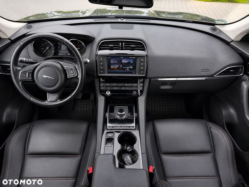 Jaguar F-Pace 2.0 i4D AWD Portfolio - 16