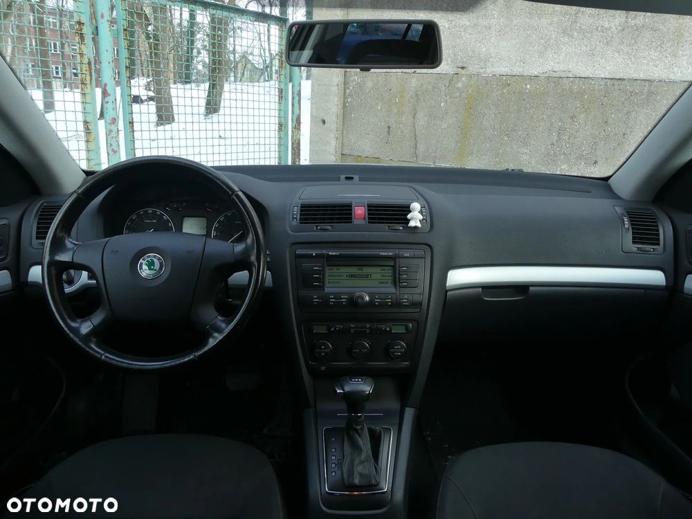Skoda Octavia 2.0 TDI DSG Ambiente - 4