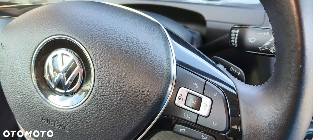 Volkswagen Golf - 23