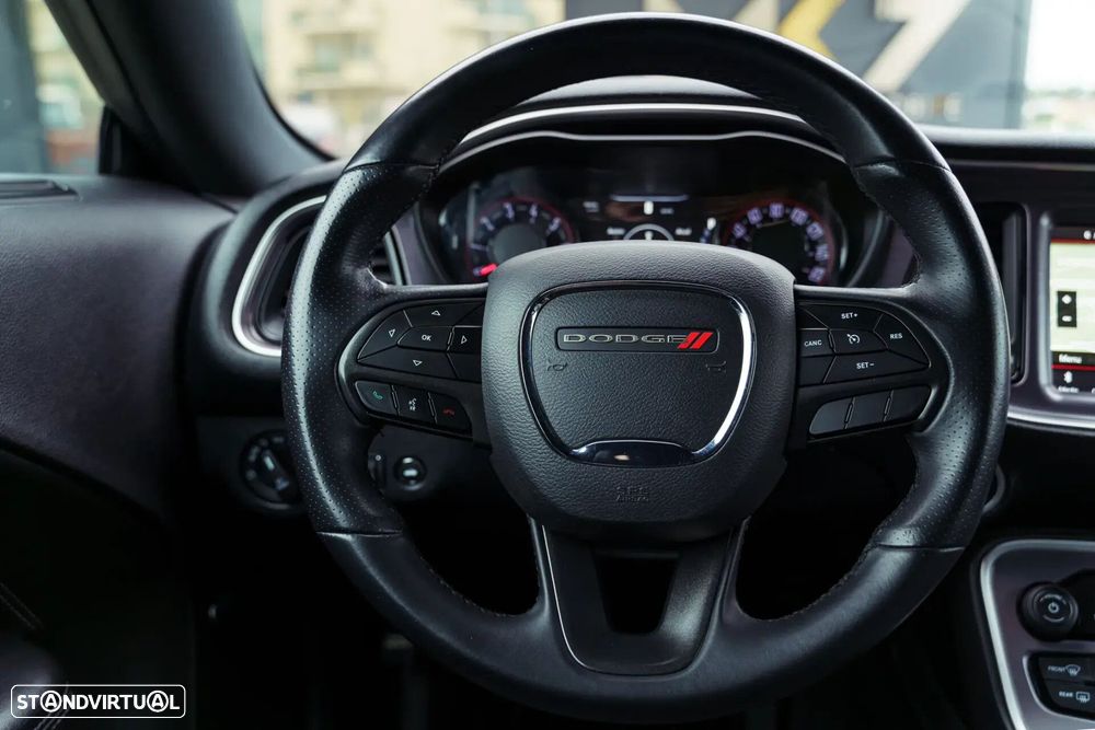 Dodge Challenger - 13