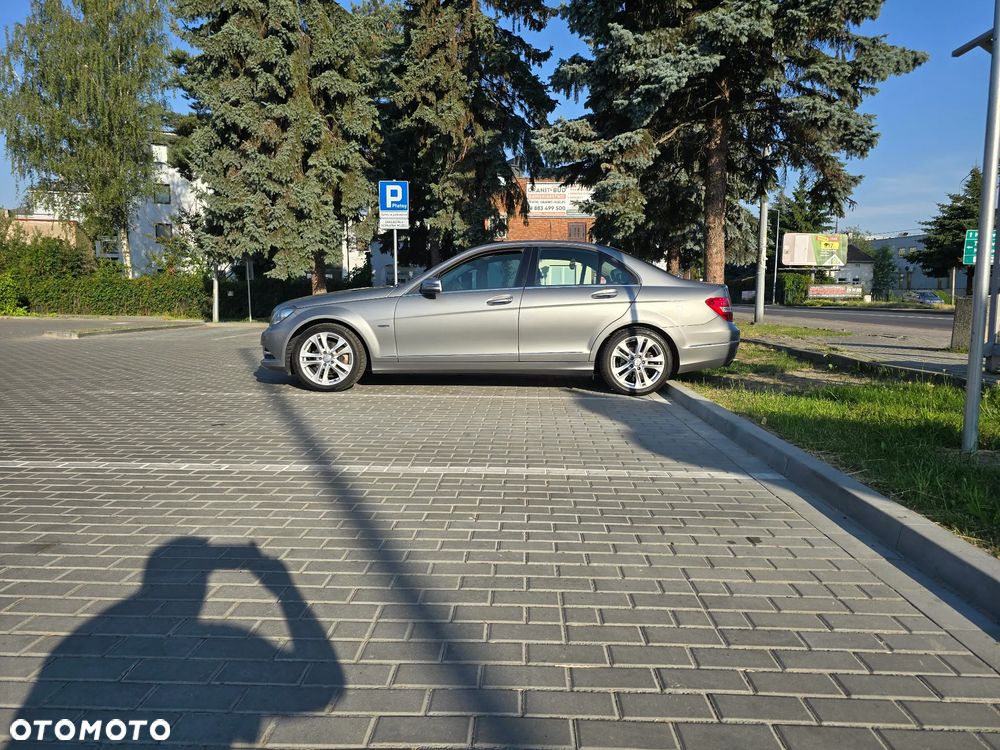 Mercedes-Benz Klasa C 180 CGI BlueEff Avantgarde - 12