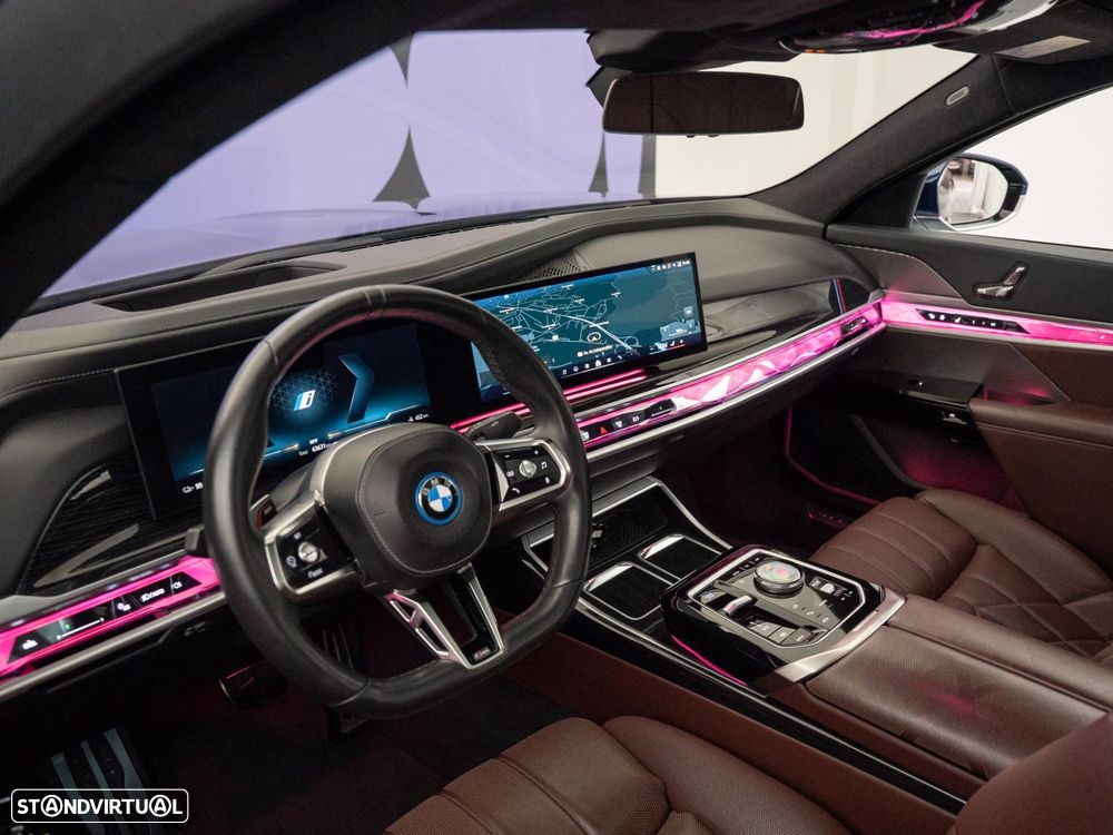 BMW i7 xDrive60 Pack Desportivo M - 17