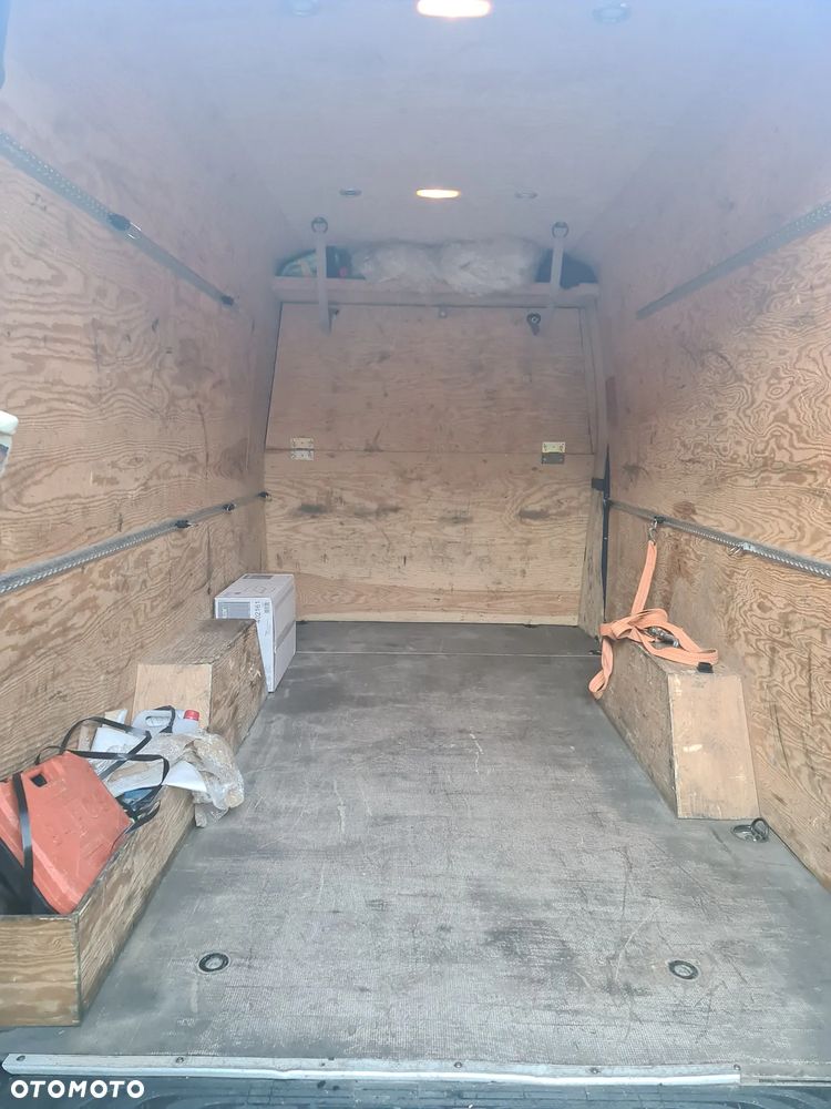 Mercedes-Benz Sprinter - 18