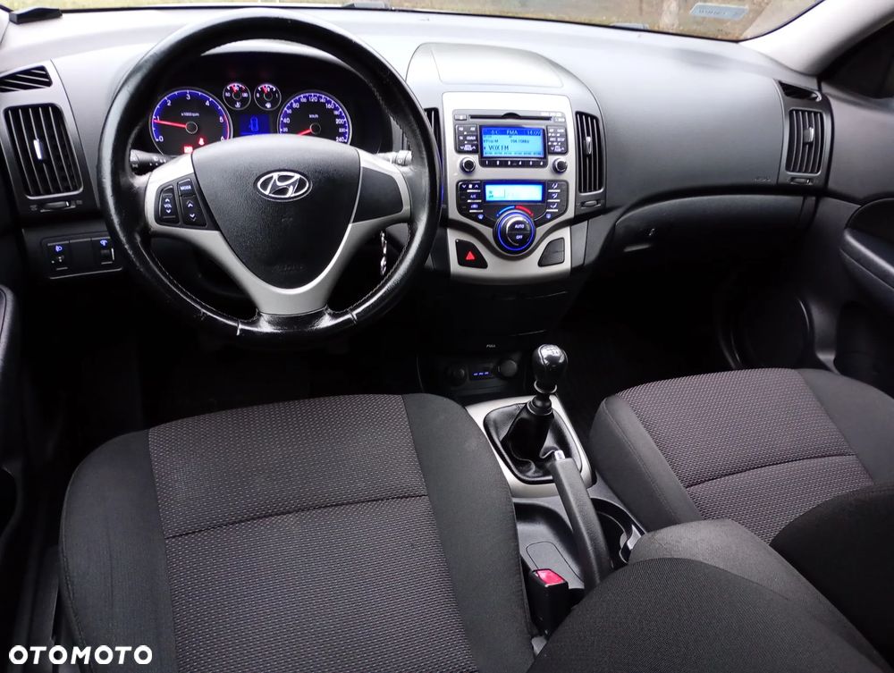 Hyundai i30 1.6 CRDi Base + World Cup - 15