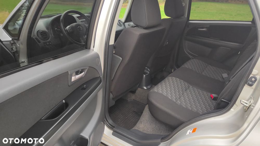 Suzuki SX4 1.6 GS / Premium - 17