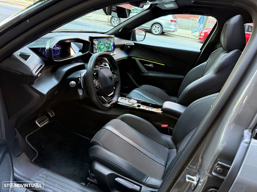 Peugeot 2008 1.2 PureTech GT EAT8 - 12