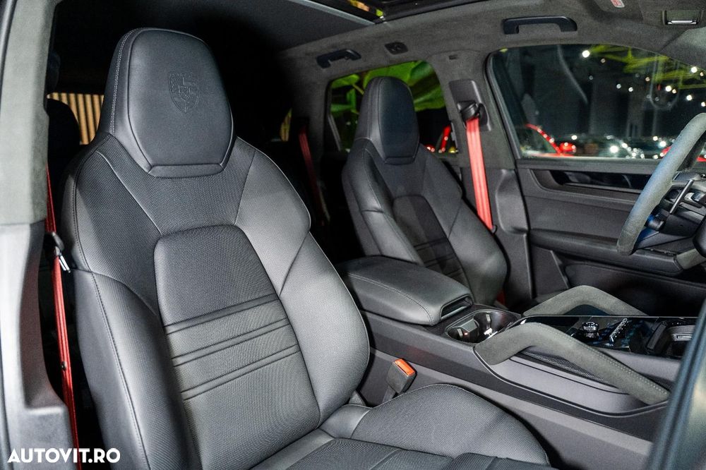 Porsche Cayenne GTS - 6