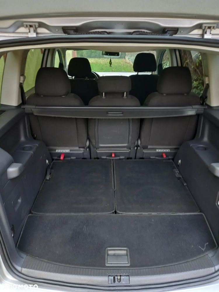 Volkswagen Touran 2.0 TDI DPF DSG United - 9