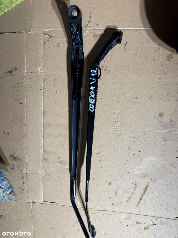 Ramiona wycieraczek Toyota Corolla Verso 02r. - 1