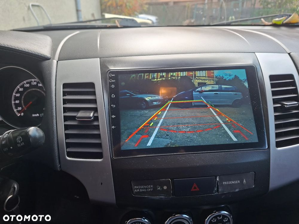 Mitsubishi Outlander 2010 photo 2