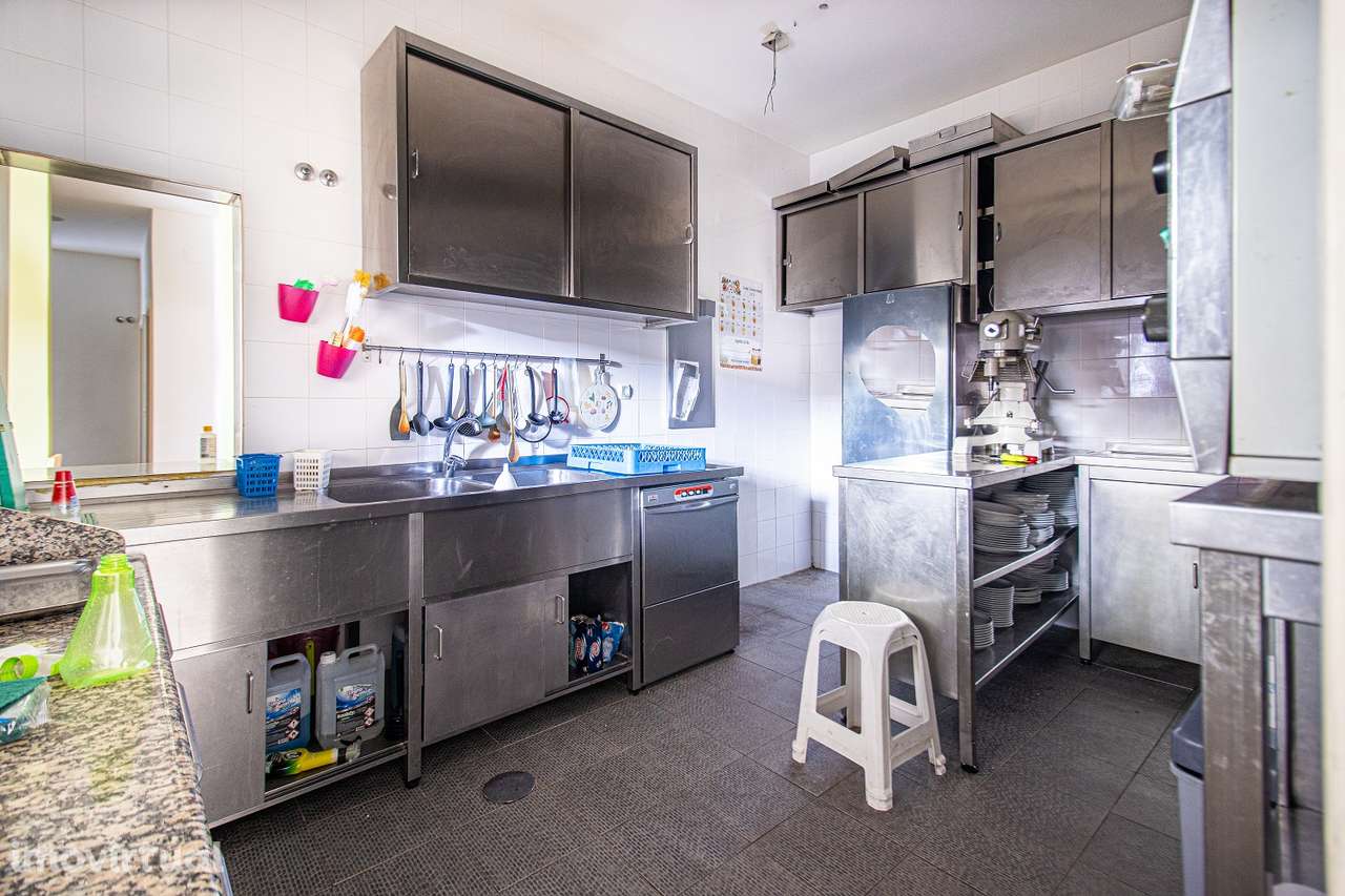 Loja em Queijas - Grande imagem: 5/16