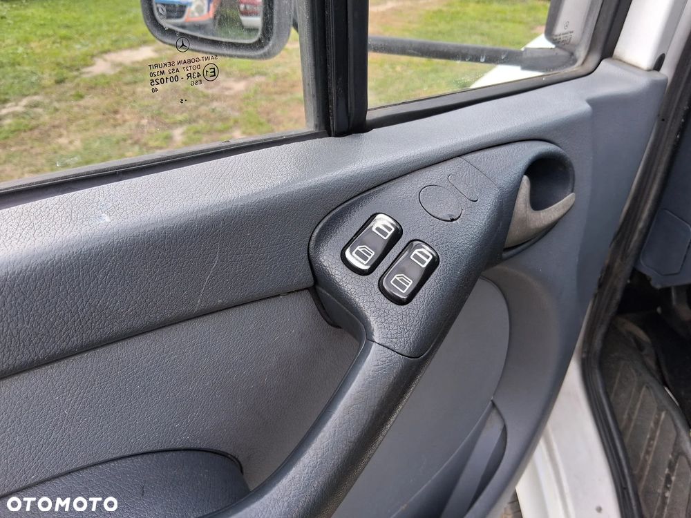 Mercedes-Benz Sprinter - 25