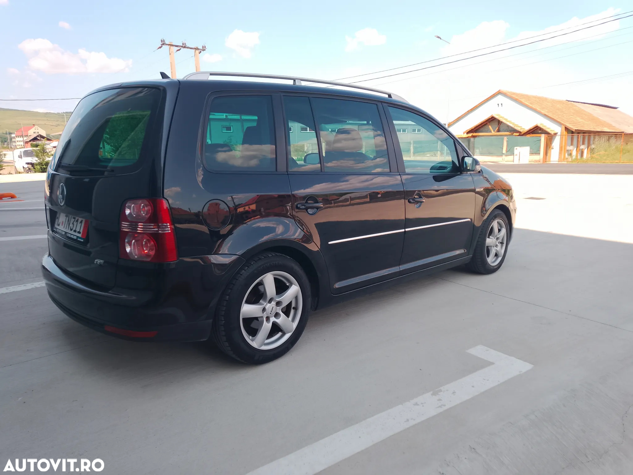 Volkswagen Touran 2.0 TDI DPF R-Line Edition - 5
