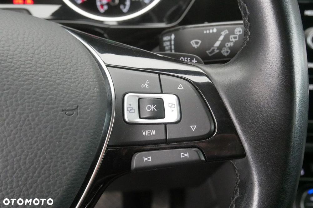 Volkswagen Touran - 23