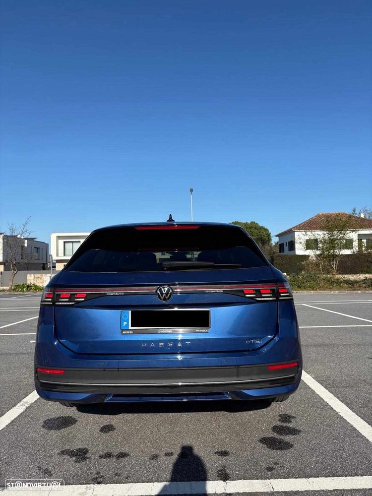 VW Passat Variant 1.5 eTSI Business DSG - 6
