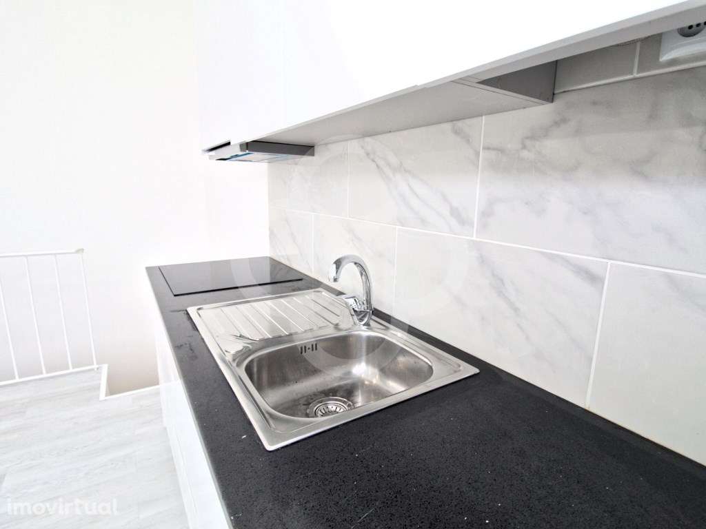 Espaço Comercial Transformado em Apartamento no Laranjeiro em Almada - Grande imagem: 3/24
