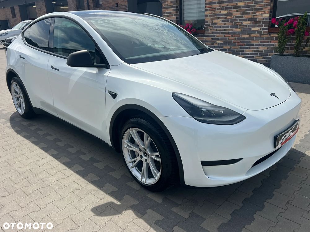 Tesla Model Y RWD - 2