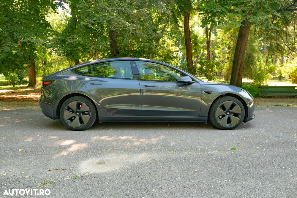Tesla Model 3 - 7