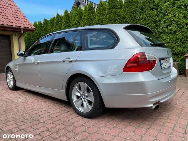 BMW Seria 3 318i - 4