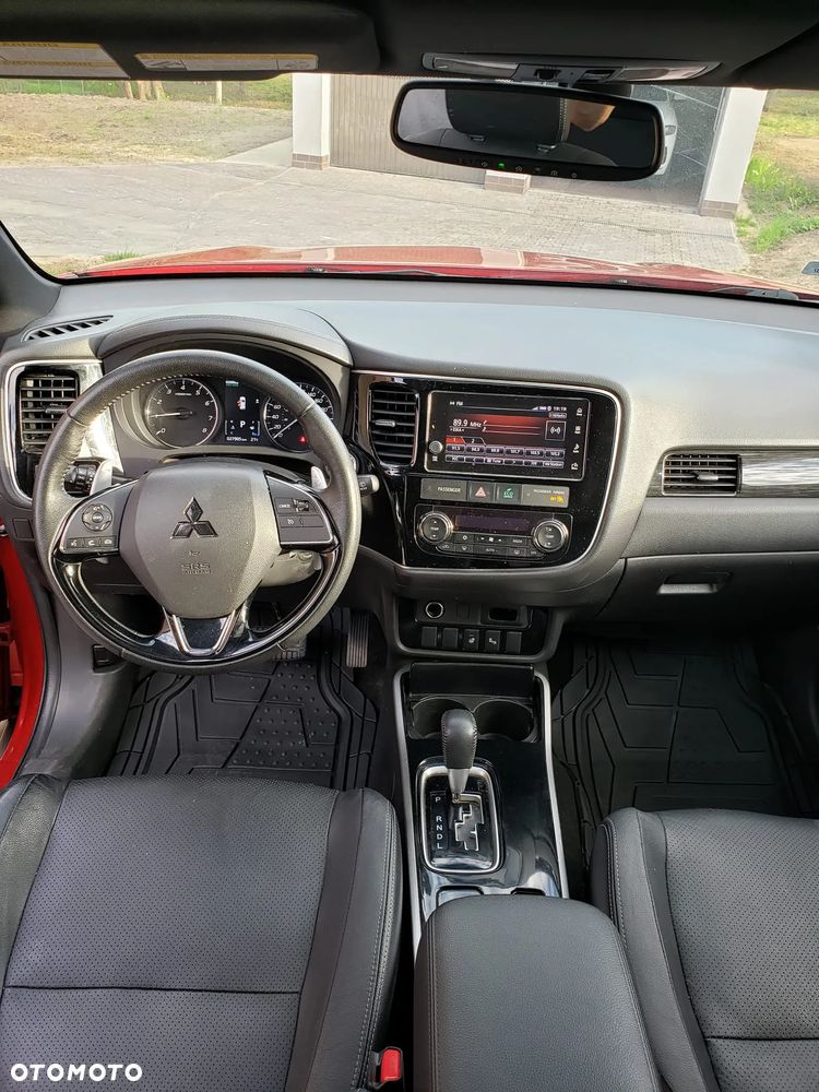 Mitsubishi Outlander - 12