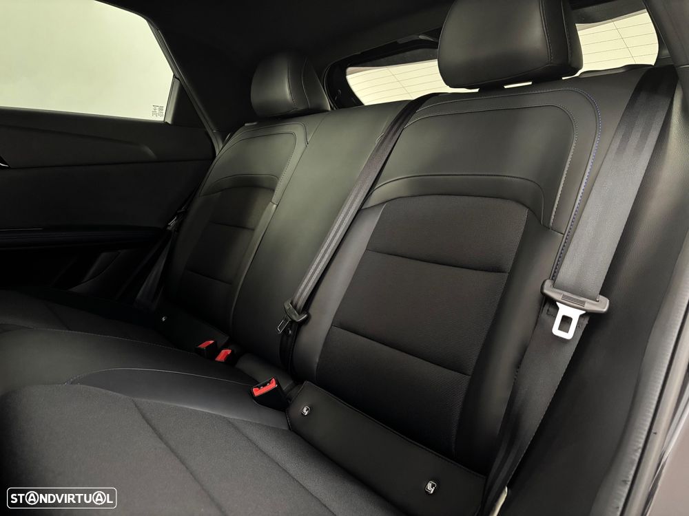MG MG4 64 kWh Luxury - 16
