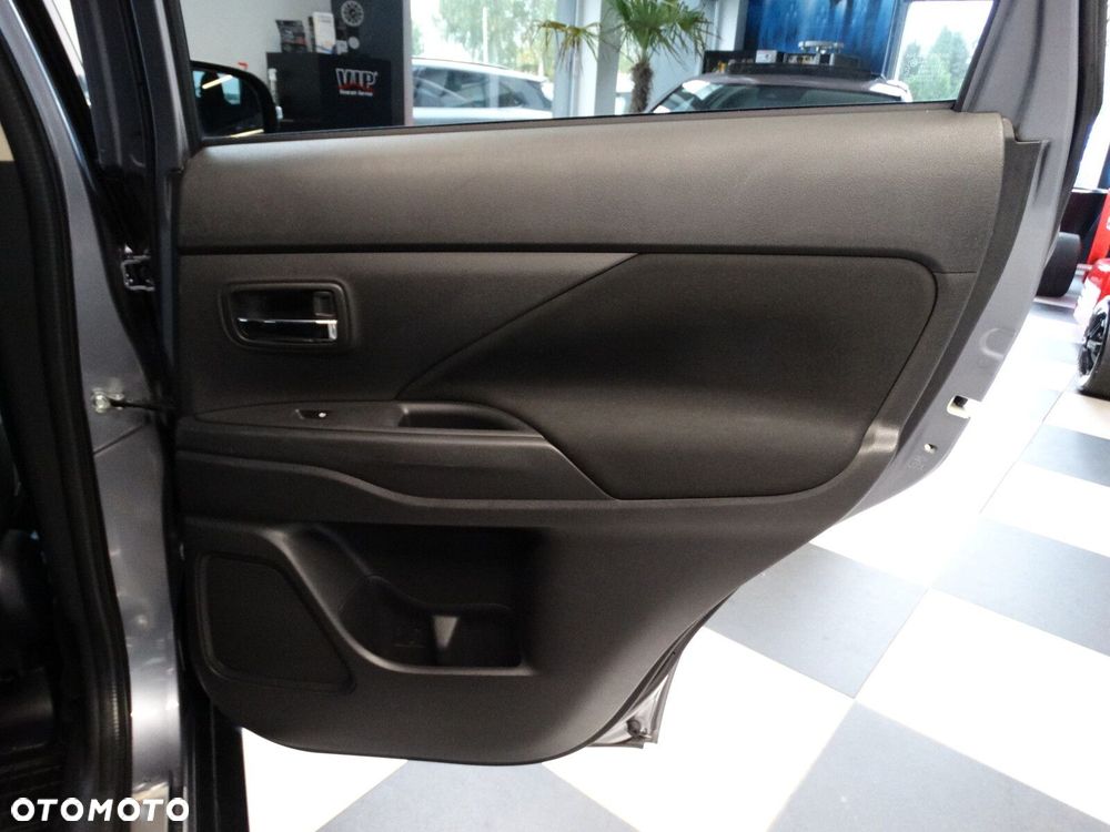 Mitsubishi Outlander - 13