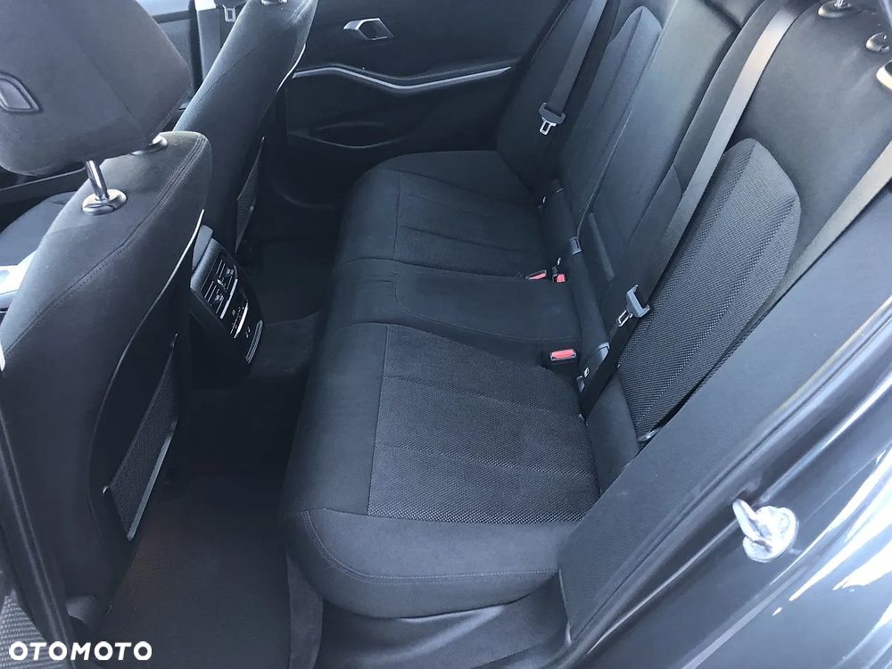 BMW Seria 3 320d Sport Line - 12