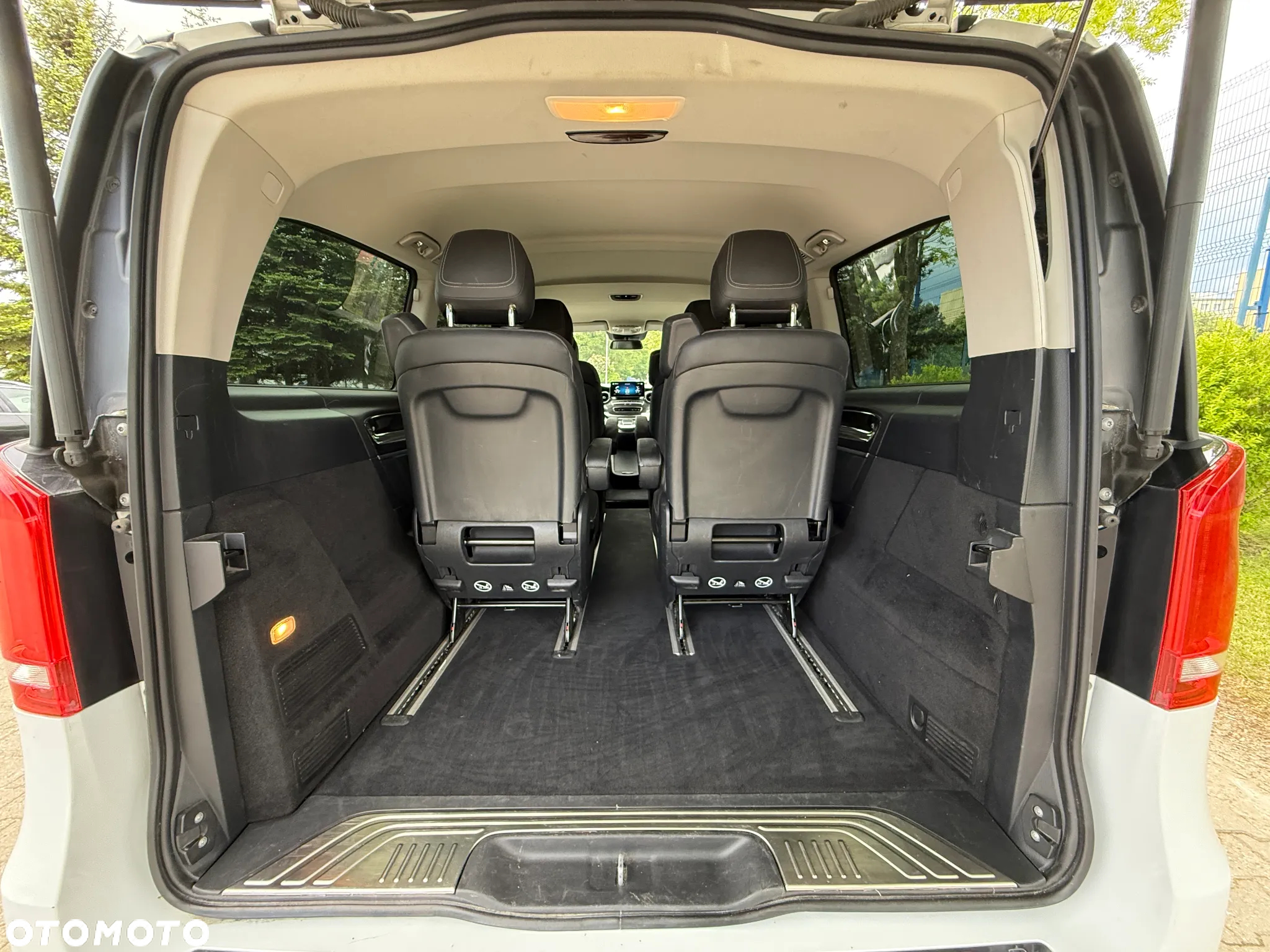 Mercedes-Benz EQV 300 lang Avantgarde Line - 13