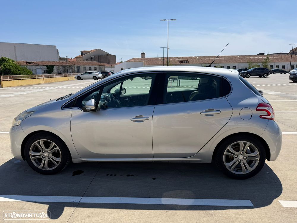 Peugeot 208 1.4 HDi Allure - 2