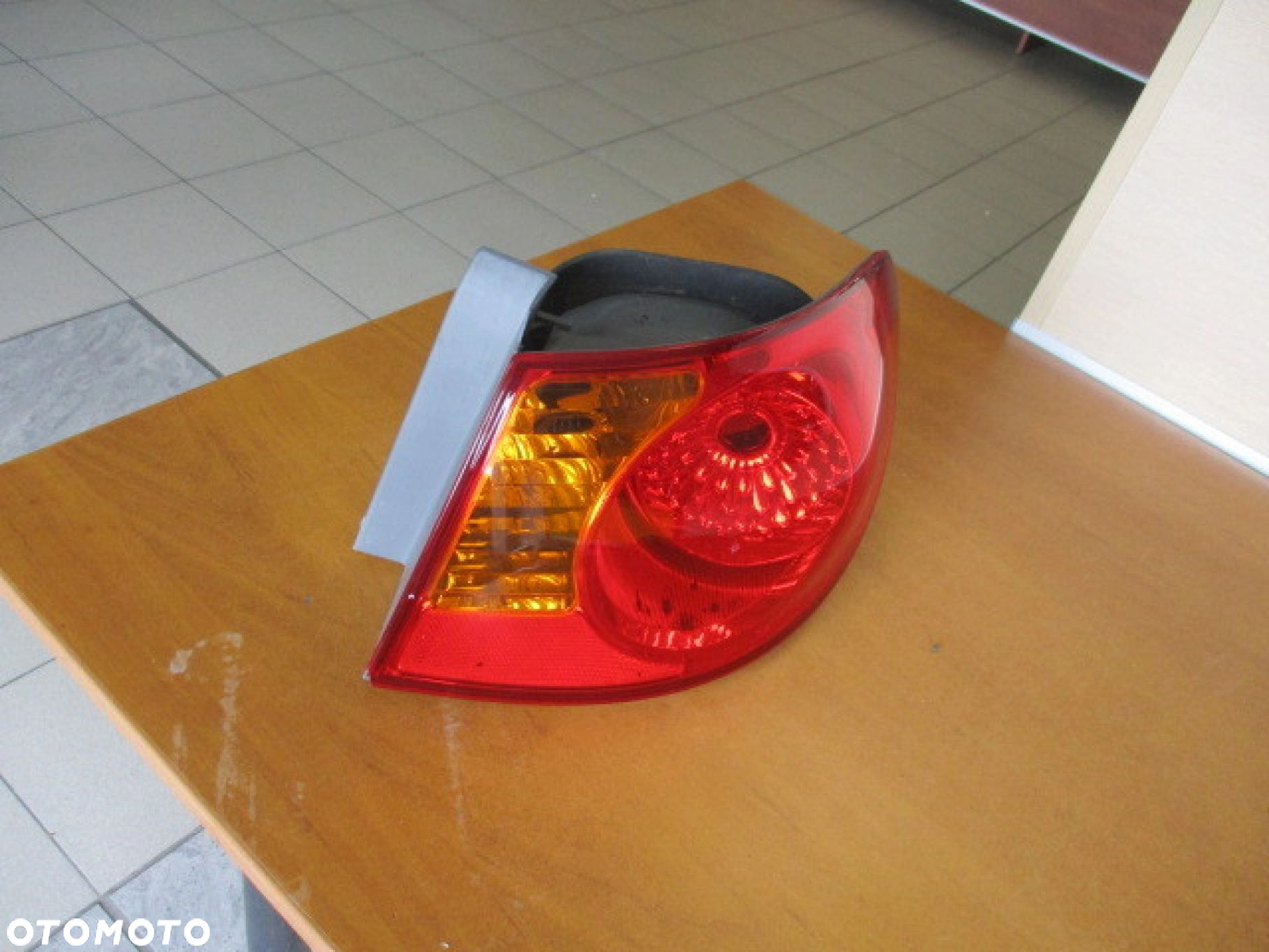 LAMPA TYLNA PRAWA HYUNDAI ELANTRA IV 06-10 - 3