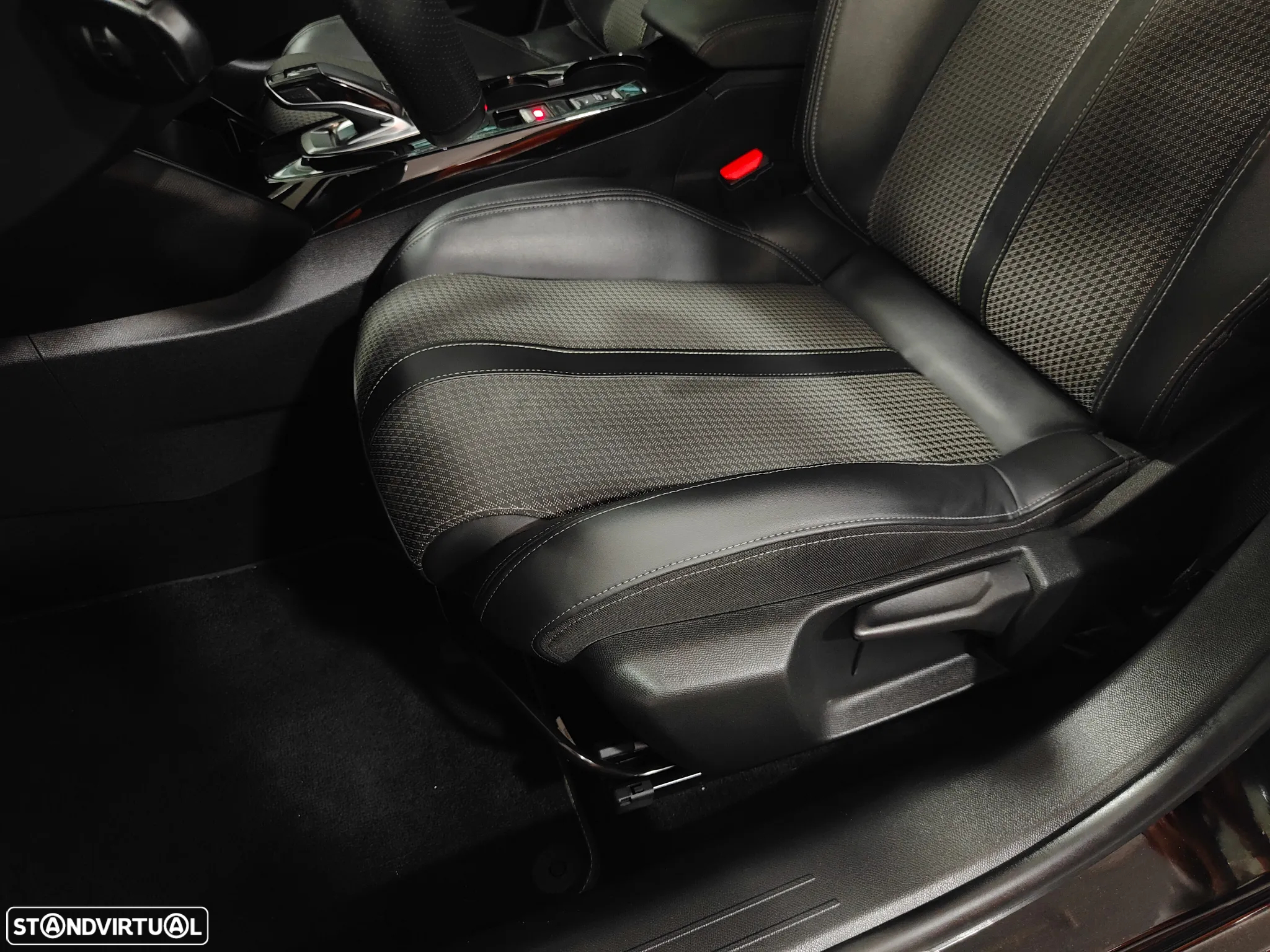 Peugeot 208 1.2 PureTech GT Line EAT8 - 30