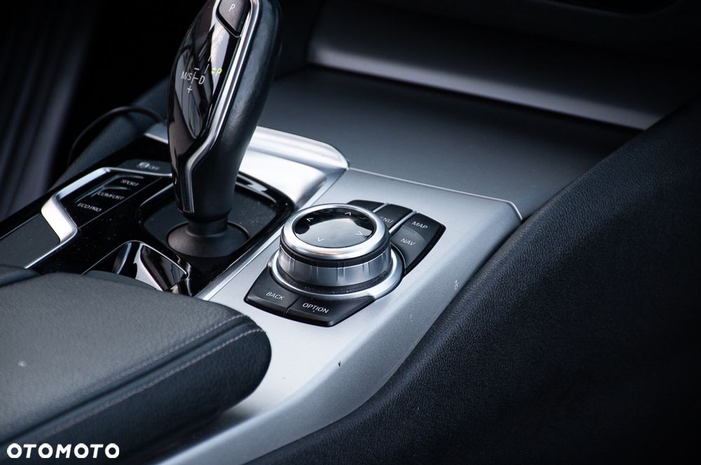 BMW Seria 5 520d Luxury Line - 26