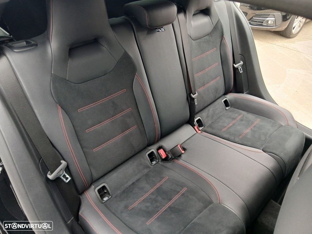 Mercedes-Benz A 250 e 8G-DCT AMG Line - 13