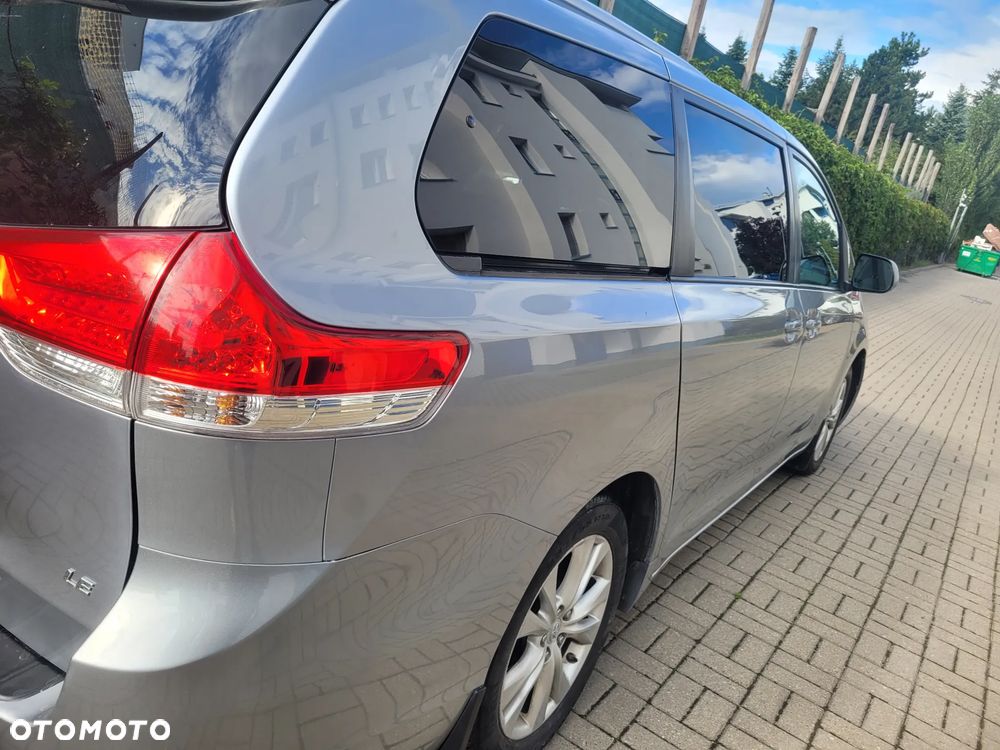 Toyota Sienna 3.5 V6 - 9