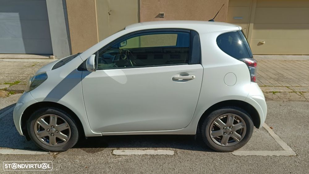 Toyota iQ 1.0 + - 26