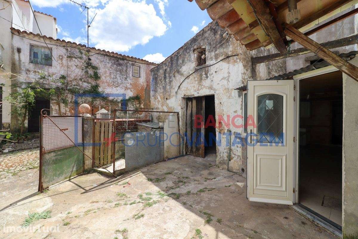 Moradia T2+1 e arrecadação para recuperar em A-da-Gorda - Óbidos - Grande imagem: 3/30