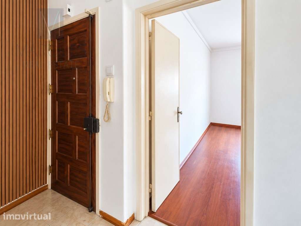 Apartamento T2 Remodelado no Fogueteiro - Grande imagem: 4/12