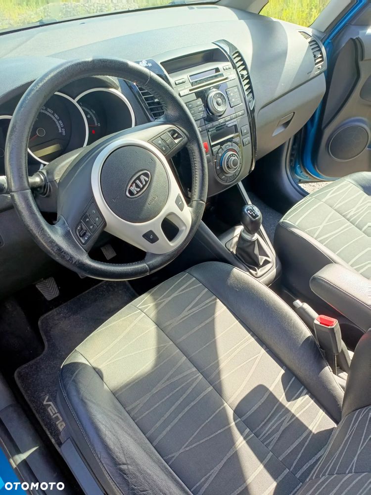 Kia Venga 1.6 L - 11